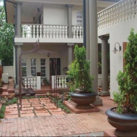 Goodey'S Guesthouse Pretoria-Noord Exteriör bild