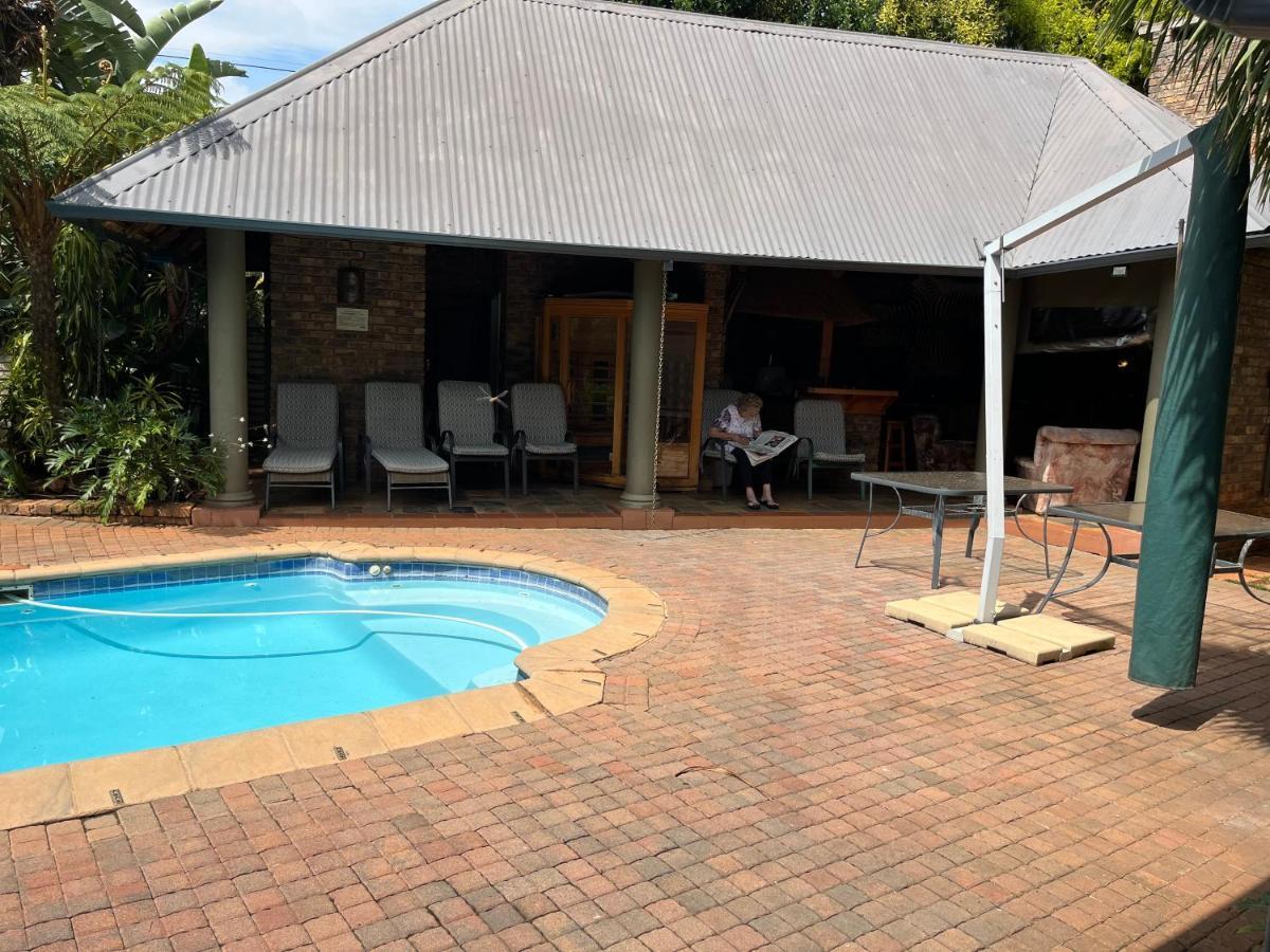 Goodey'S Guesthouse Pretoria-Noord Exteriör bild