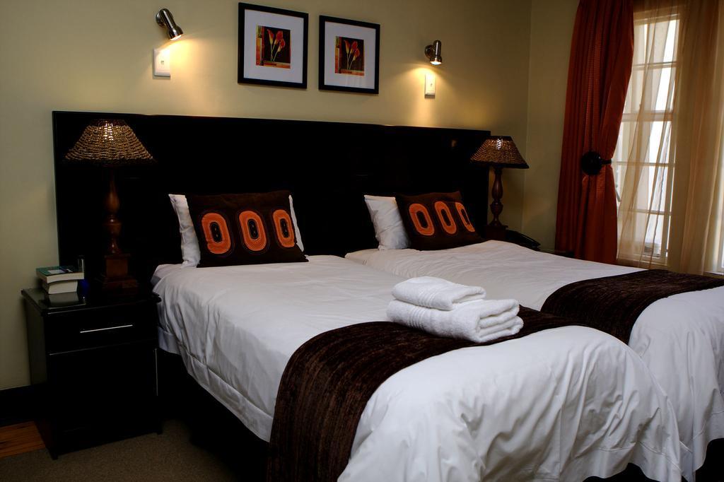 Goodey'S Guesthouse Pretoria-Noord Exteriör bild