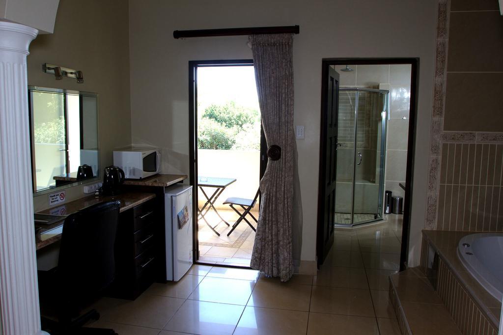 Goodey'S Guesthouse Pretoria-Noord Exteriör bild