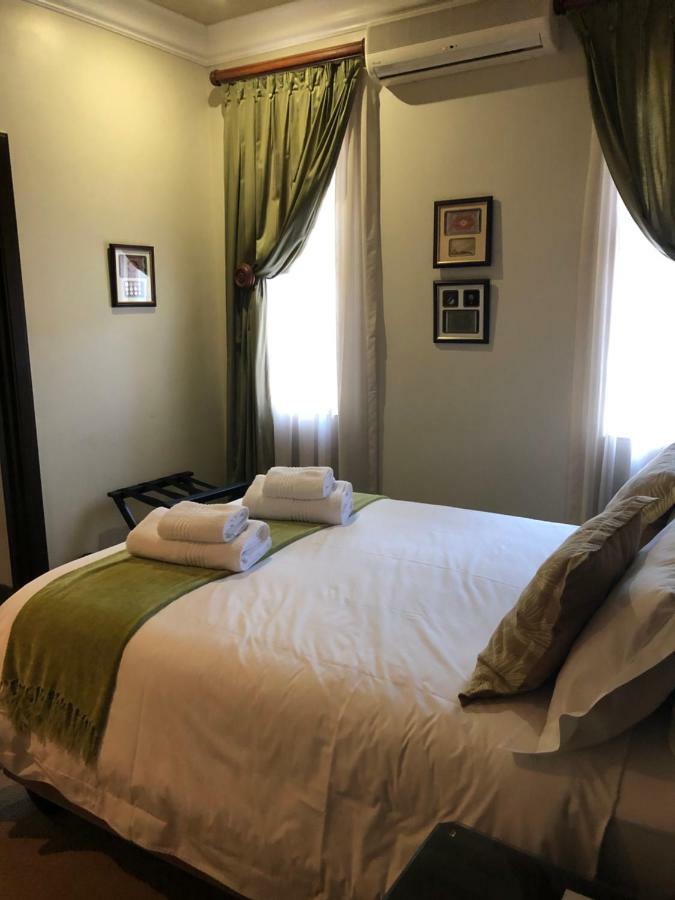 Goodey'S Guesthouse Pretoria-Noord Exteriör bild