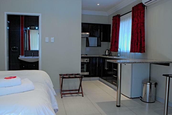 Goodey'S Guesthouse Pretoria-Noord Exteriör bild